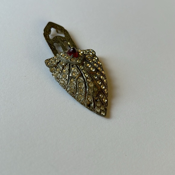 VINTAGE🗝️1930s Silvertone Costume Jewelry Dramatic Art Deco Diamanté Dress Clip - Picture 3 of 7